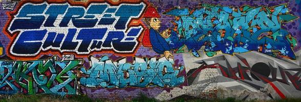 en detaljerad bild av de graffiti teckning. en konceptuell gata konst bakgrund med en färgrik brev graffiti med ord gata kultur , ha sönder och musik foto