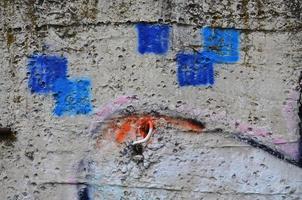 stänga upp se av graffiti teckning detaljer. bakgrund bild på de tema av gata konst och vandalism. textur av de vägg, målad med aerosol målarfärger foto