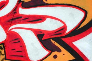 fragment av färgad gata konst graffiti målningar med konturer och skuggning stänga upp foto