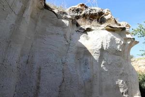 grotta i de krita klippor i sydlig israel. foto