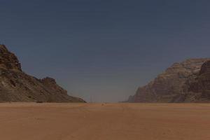 sand bergen i wadi rom foto