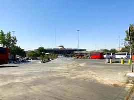 shiraz, Iran, 2022 - bussar stå i shiraz buss terminal till resa tillbaka till tehran foto