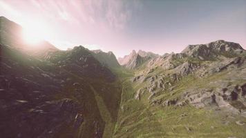 klippig berg landskap av dolomiter alps foto