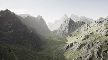 klippig berg landskap av dolomiter alps foto