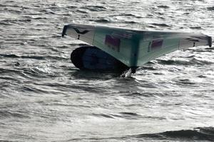 vindsurfing, kitesurfing, vatten och vind sporter driven förbi segel eller drakar foto