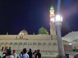 medina, saudi Arabien, dec 2022 - skön se av de yttre gård av masjid al-nabawi, madinah. foto