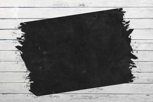 svart borsta textur bakgrund. abstrakt borsta bakgrund, platt former. på en vit trä- vägg foto