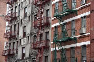 liten Italien ny york byggnader brand fly stegar trappa foto