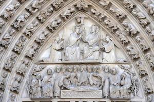 notre dame paris katedral staty skulptur och tak innan brand foto