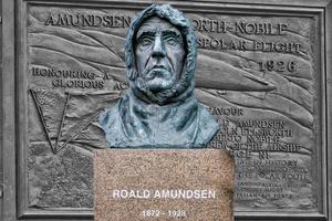 roald amundsen staty i svalbard spitzbergen, 2022 foto