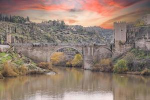 toledo se av de medeltida gammal stad, Spanien foto