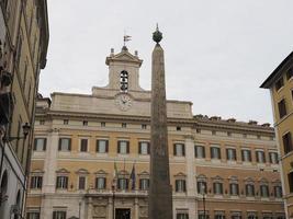 montecitorio är en palats i rom och de sittplats av de italiensk kammare av suppleanter foto