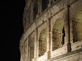 colosseum rom interiör se på natt foto