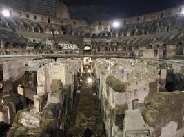 colosseum i rom, Italien interiör se på natt, 2022 foto