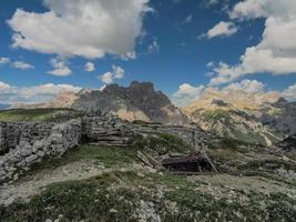 montera piana dolomiter bergen först värld krig banor dike rävhål foto