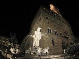 florens neptune staty della signoria plats på natt foto