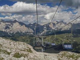 stol kabel- hiss i dolomiter foto