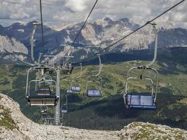 stol kabel- hiss i dolomiter foto