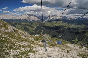 stol kabel- hiss i dolomiter foto