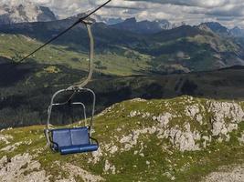 stol kabel- hiss i dolomiter foto