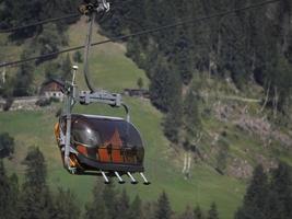 stol kabel- hiss i dolomiter foto