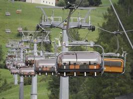 stol kabel- hiss i dolomiter foto