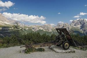 ww1 kanon på Monte piana 2,324 meter hög berg i sextenerare dolomiten bergen på gräns till Italien och Österrike. foto