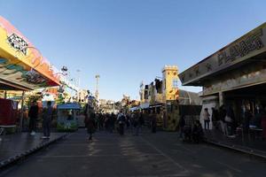 genua, Italien - december, 9 2018 - traditionell jul luna parkera roligt rättvis är öppnad foto