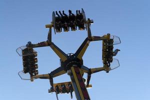 genua, Italien - december, 9 2018 - traditionell jul luna parkera roligt rättvis är öppnad foto