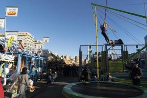 genua, Italien - december, 9 2018 - traditionell jul luna parkera roligt rättvis är öppnad foto