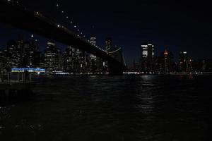 ny york stad natt se från dumbo foto