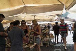 rom, Italien - juni 16 2019 - campo dei fiori plats marknadsföra foto