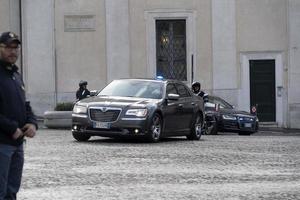 rom, Italien. november 22 2019 - president sergio mattarella anländer på quirinale byggnad foto