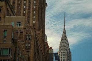 ny york stad skyskrapor från gata chrysler byggnad foto