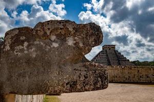 chichen itza mexico pyramid se detalj foto