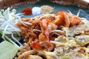 räka ägg och citron- i vaddera thai, vaddera thai - Wokad ris spaghetti med räka - thai mat stil, populär thai meny foto