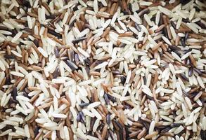 organisk torr flerkornig risbakgrund foto