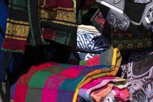 mexikansk ponchos för försäljning på de marknadsföra foto