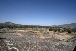 mexico stad, mexico - januari 30 2019 - turist på teotihuacan pyramid mexico foto