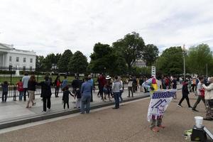 Washington dc, USA - april 26 2019 - demonstration mot trumf på vit hus foto