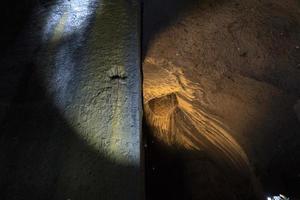 ercolano, Italien - februari 2 2020 - ercolano herculaneum gammal ruiner underjordisk utforskning foto