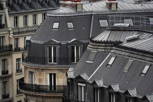 paris tak skorsten och byggnad Stadsutsikt foto