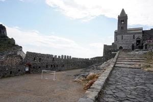 portovenere, Italien - september 24 2017 - många turister i piktorisk italiensk by foto