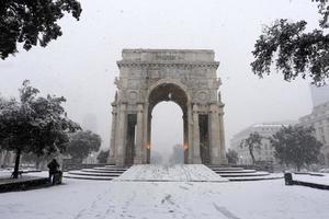 genua, Italien - januari 23 2019 - stad under de snö foto