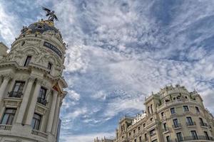 madrid Spanien buiding av känd gran via gata foto