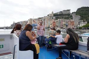 portovenere, Italien - september 24 2017 - många turister i piktorisk italiensk by foto