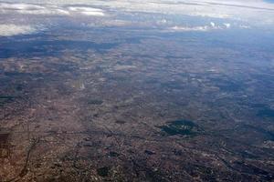 gatwick London antenn se panorama från flygplan foto