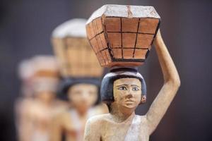 antik egyptisk statyett stänga upp foto