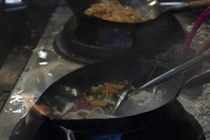 wok ris spaghetti matlagning foto