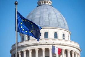 europeisk flagga på paris pantheon capitol foto